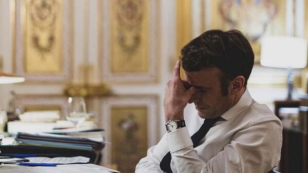 “Припиніть його подвійну гру!” – французи накинулися на Макрона за його лицемірство щодо України