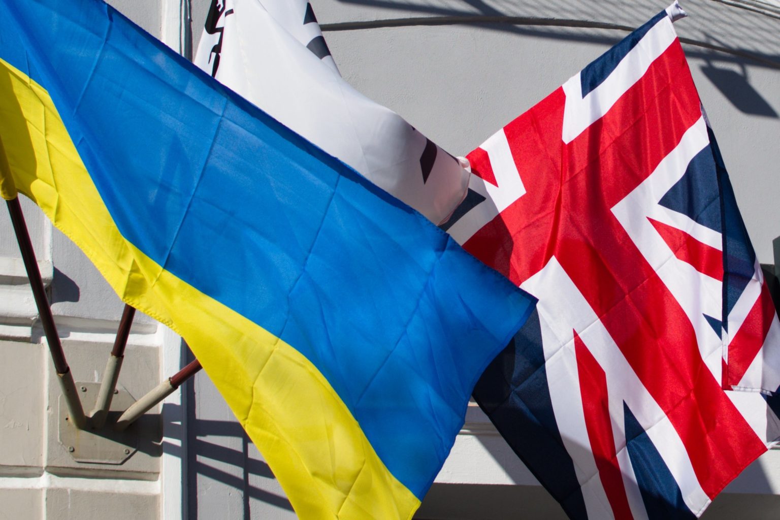 Велика Британія виділила перші $5,8 млн на відновлення електроенергії в Україні