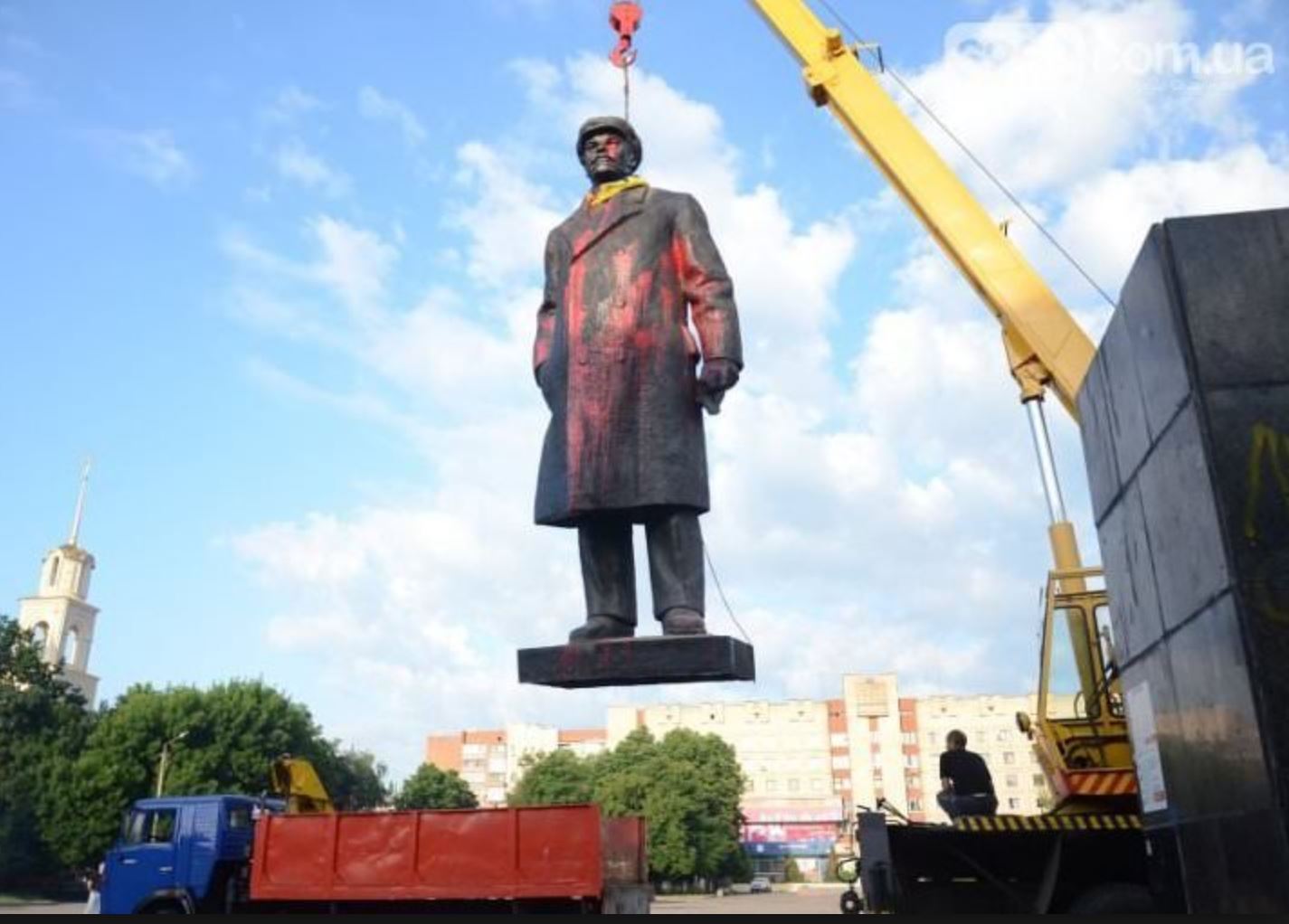 Самозагарбники в Маріуполі хочуть повернути пам’ятники Леніну
