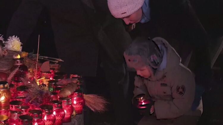 Зеленський вшанував пам’ять жертв Голодомору, порівнявши трагедію із сьогоднішньою війною