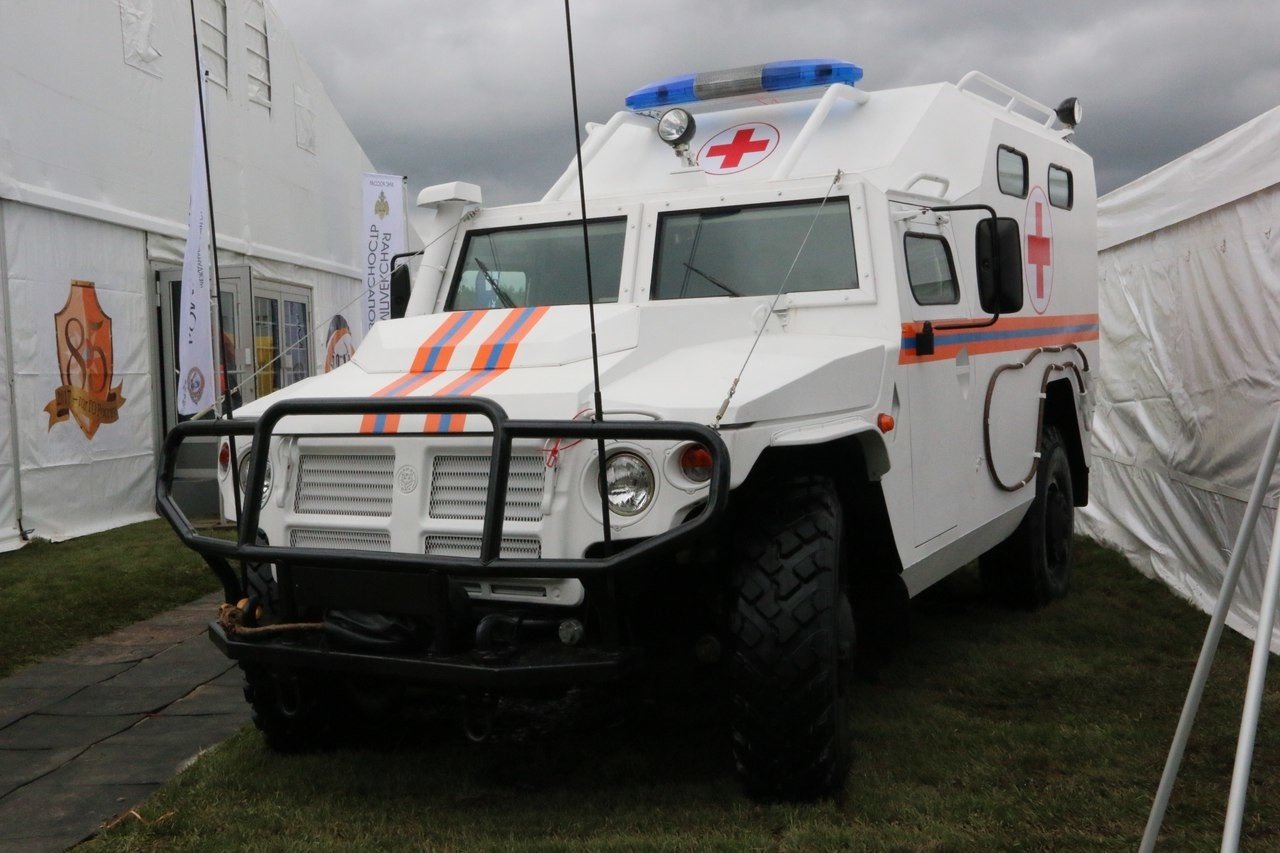 Україна отримала три машини швидкої допомоги від Естонії