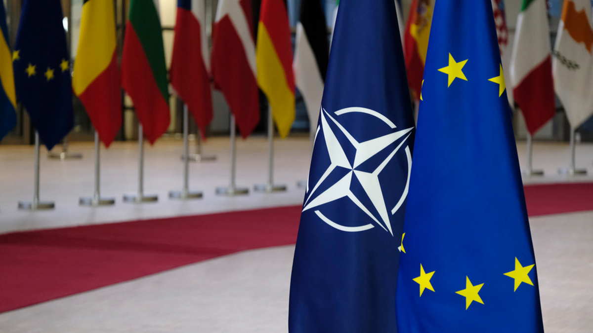ЄС і НАТО скоро офіційно виступлять із закликом до Росії припинити війну і вивести війська з України – Politico