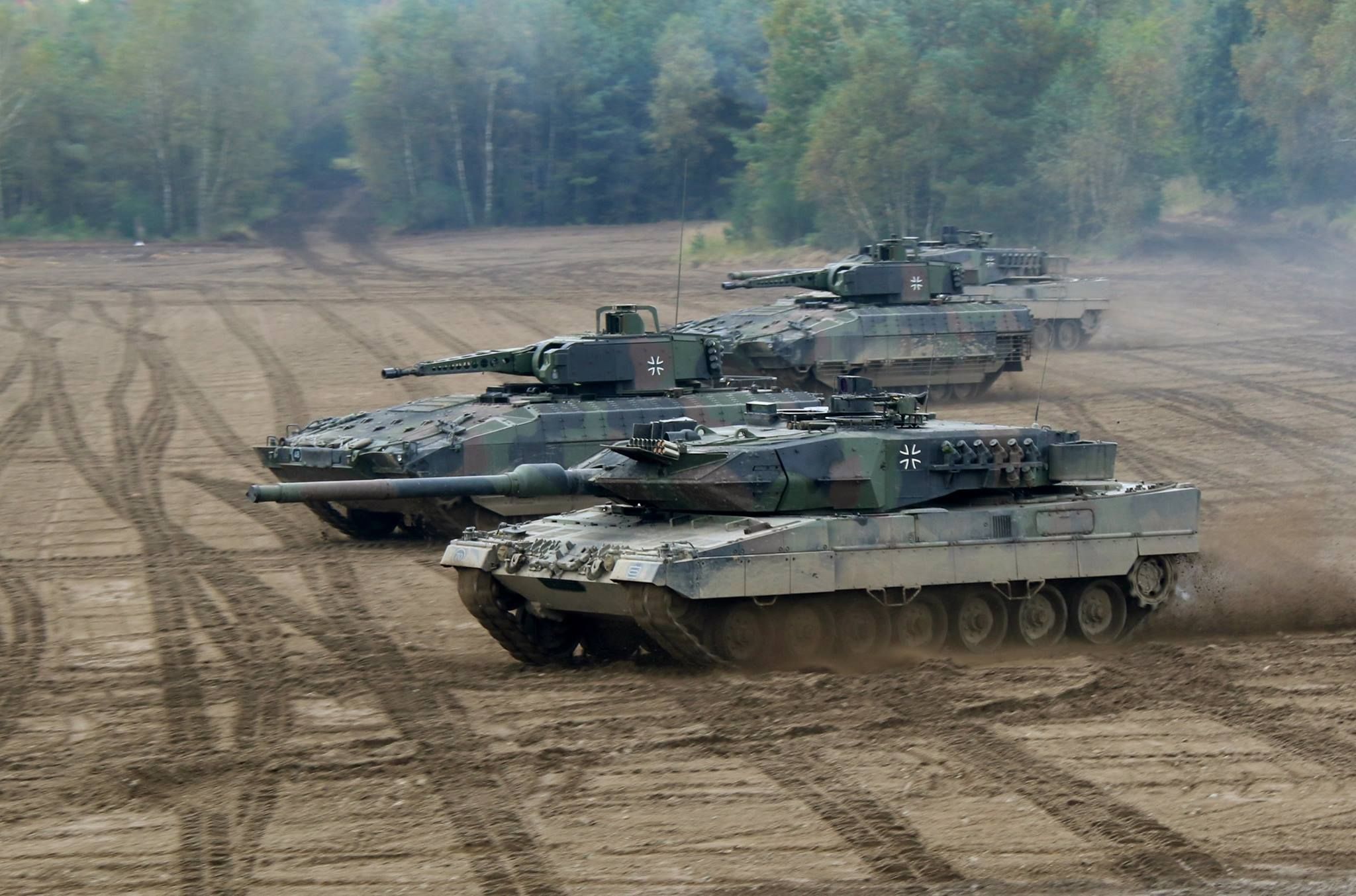 Польща розраховує поставити Україні 100 західних танків разом із союзниками