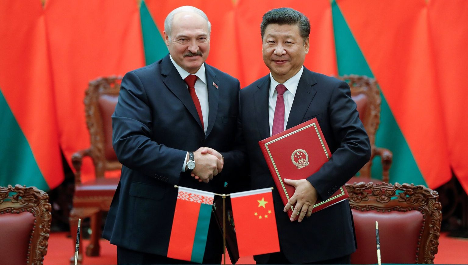 Навіщо Лукашенко зібрався в Китай