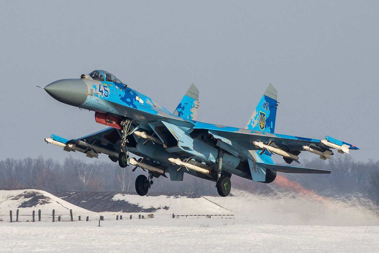 Дмитро Кулеба заявив, що зараз Україні не варто чекати західних бойових літаків