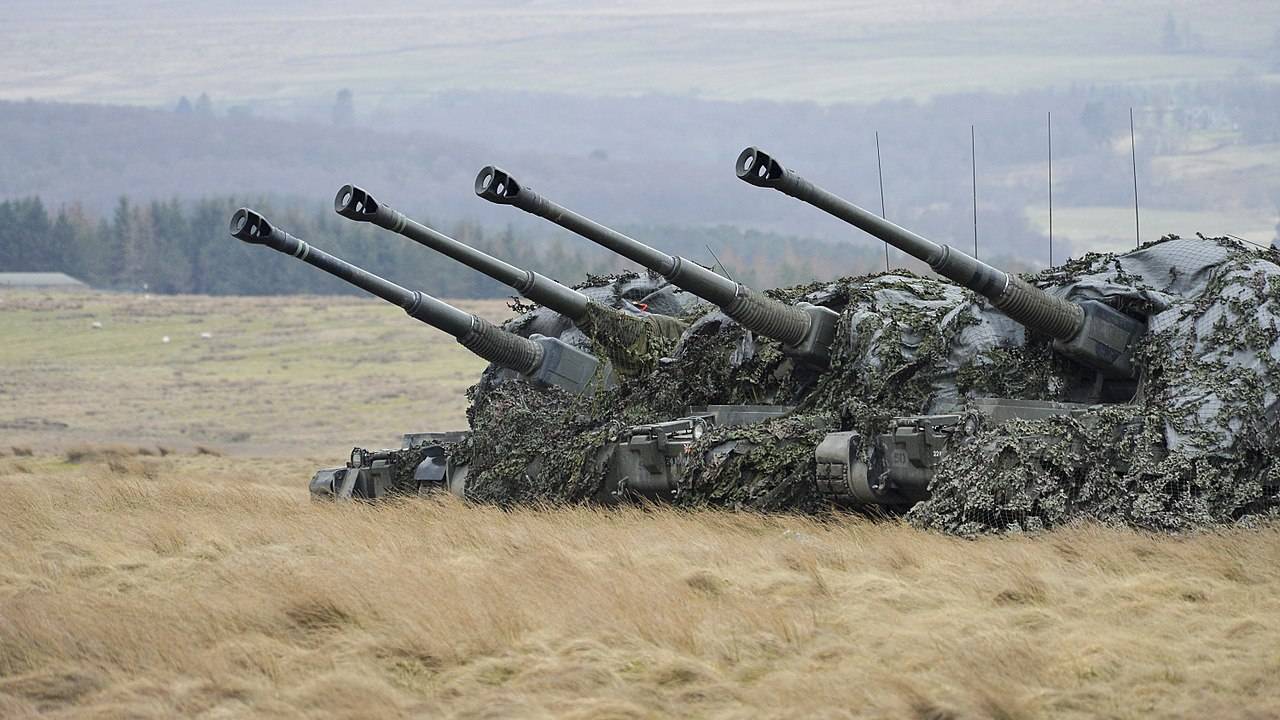 Українські військові закінчують навчання на самохідних установках