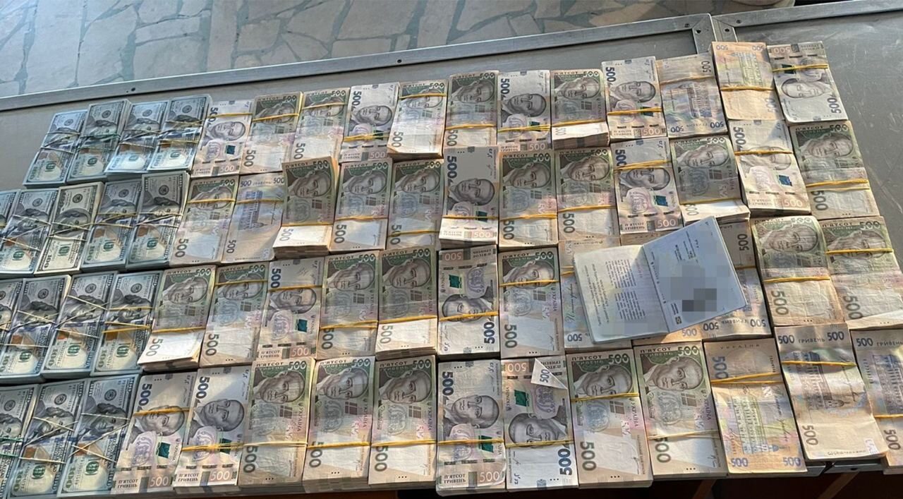 В Україну намагалися у валізах ввезти 37 мільйонів гривень готівкою