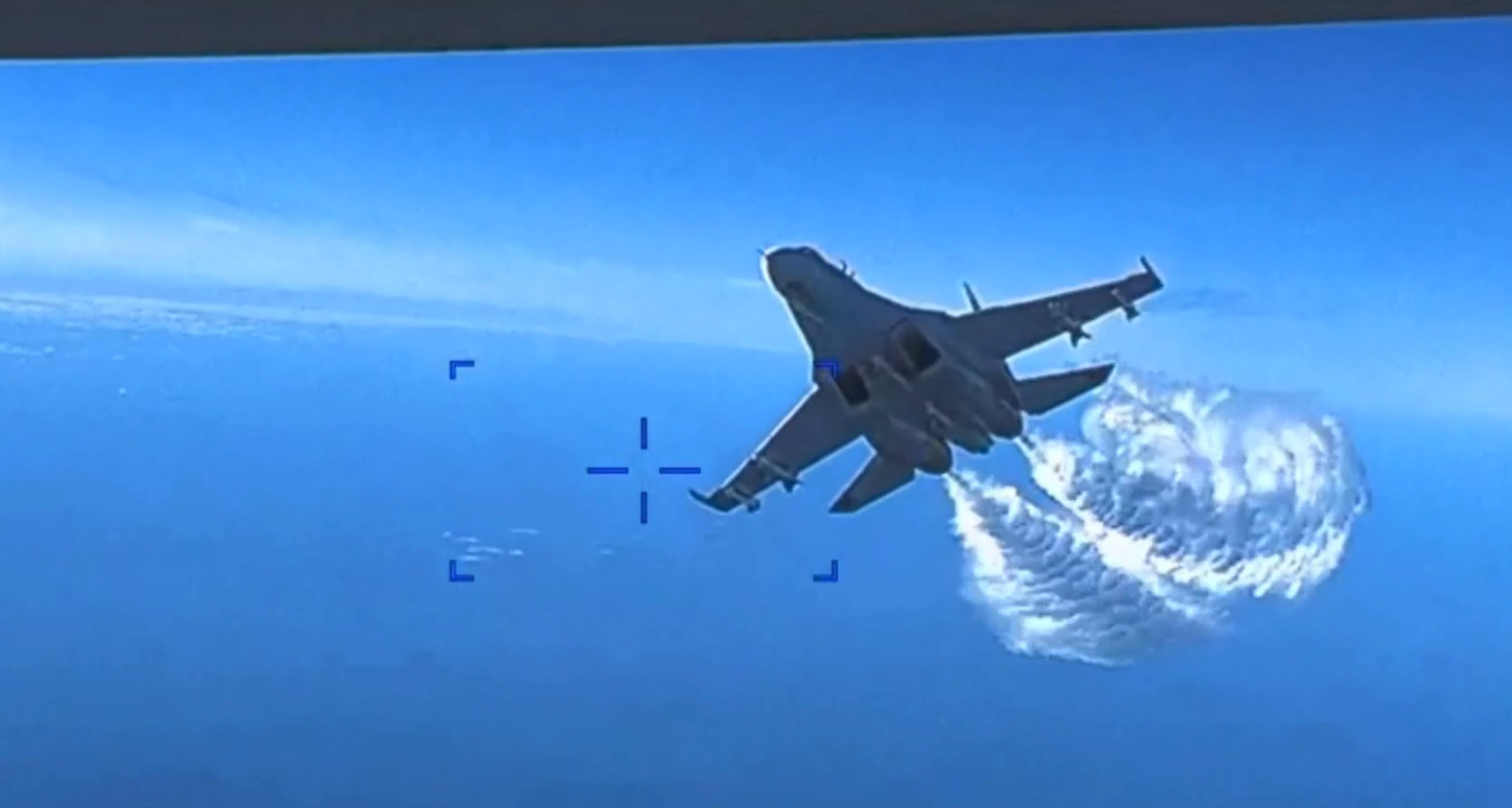 Пентагон показав відео зіткнення літака Росії Су-27 з американським безпілотником над Чорним морем