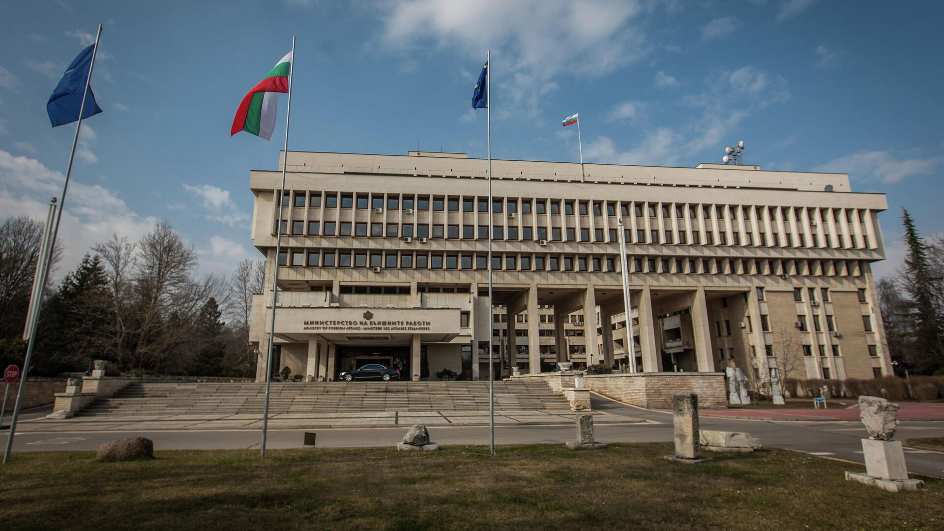 Болгарія пояснила свою позицію щодо передачі винищувачів Україні