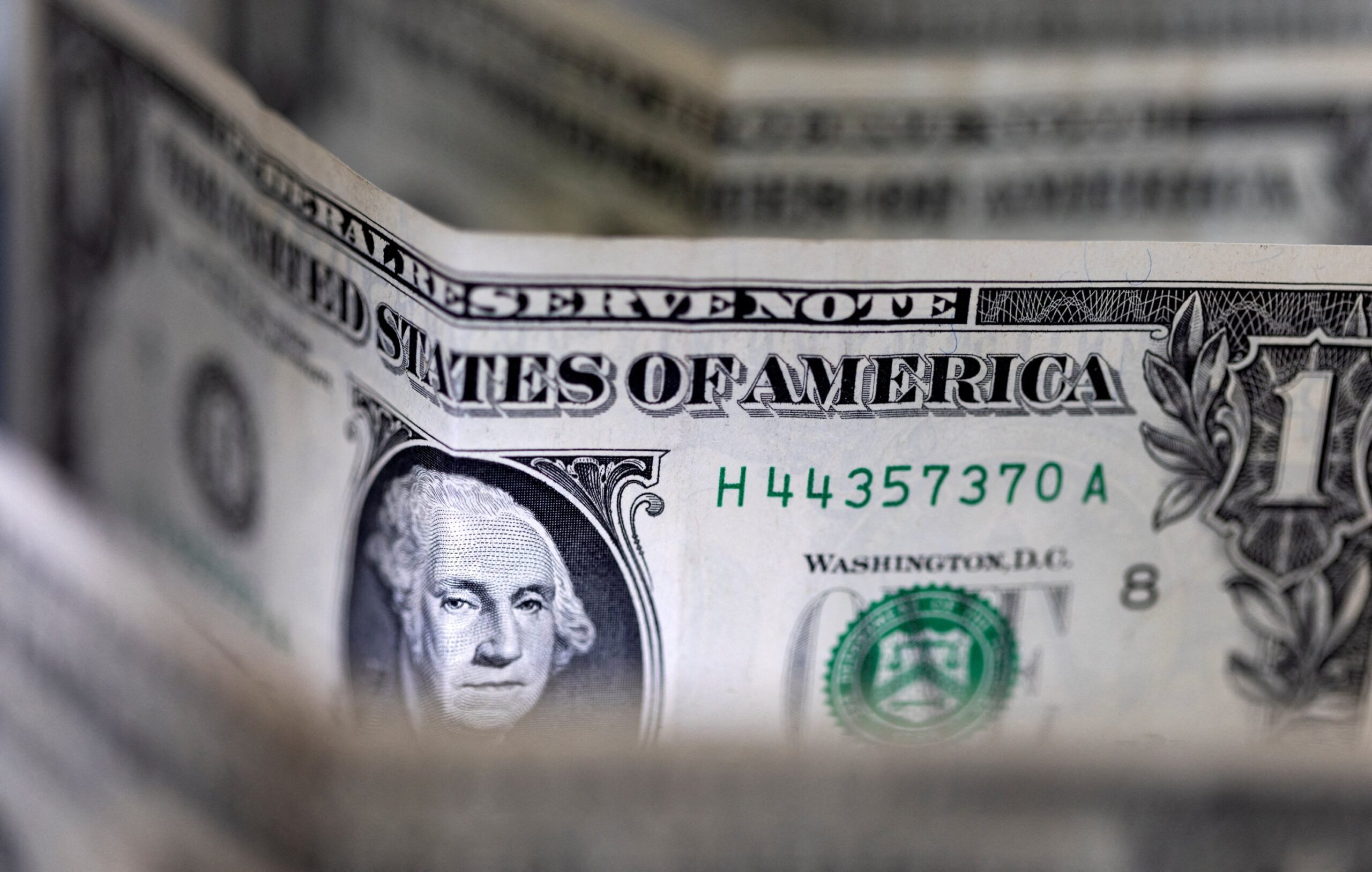 Санкції проти Росії підірвали довіру до долара США у світі