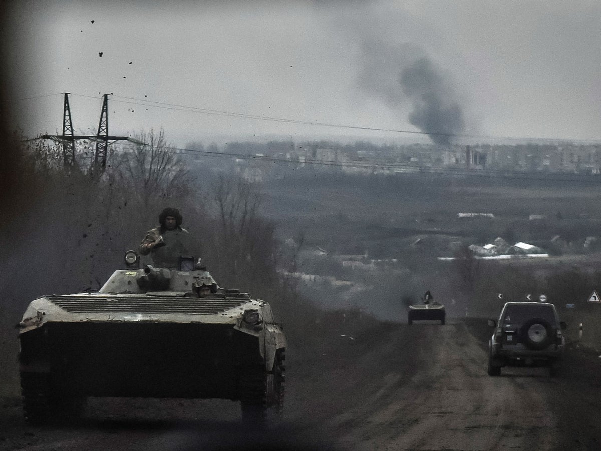 Українські військові, які воюють на Бахмутському фронті, підтверджують, що росіяни просуваються вглиб міста – ЗМІ