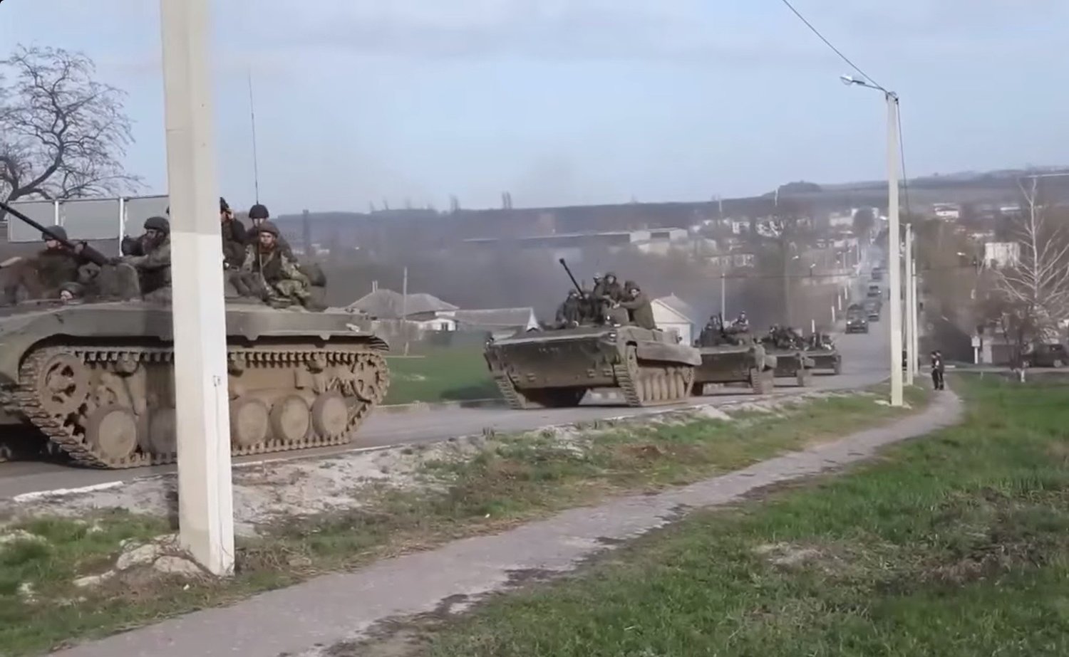 Російські війська відтягують свою техніку вглиб Криму