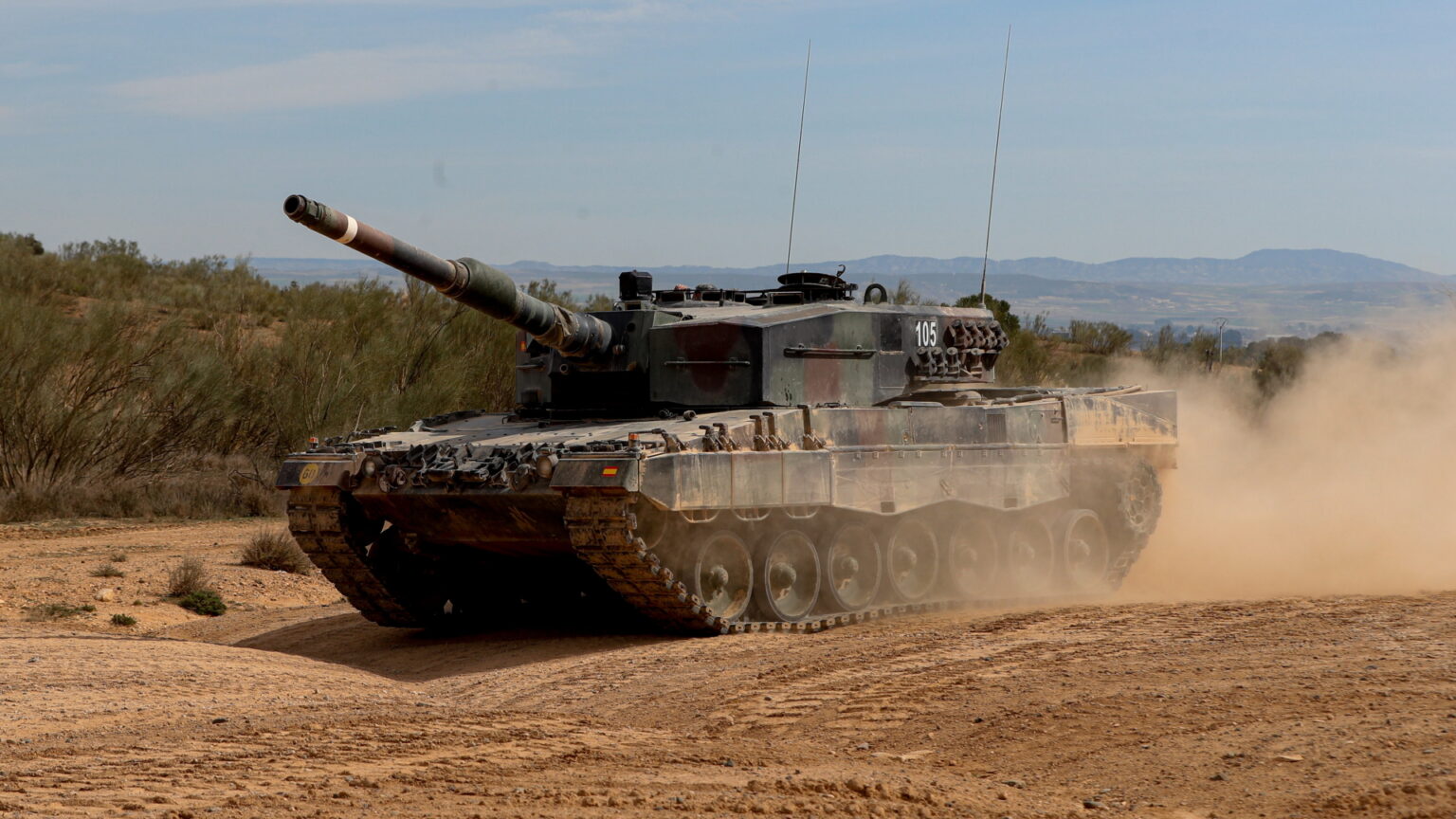 Іспанія відправила шість танків Leopard на Україну – Politico