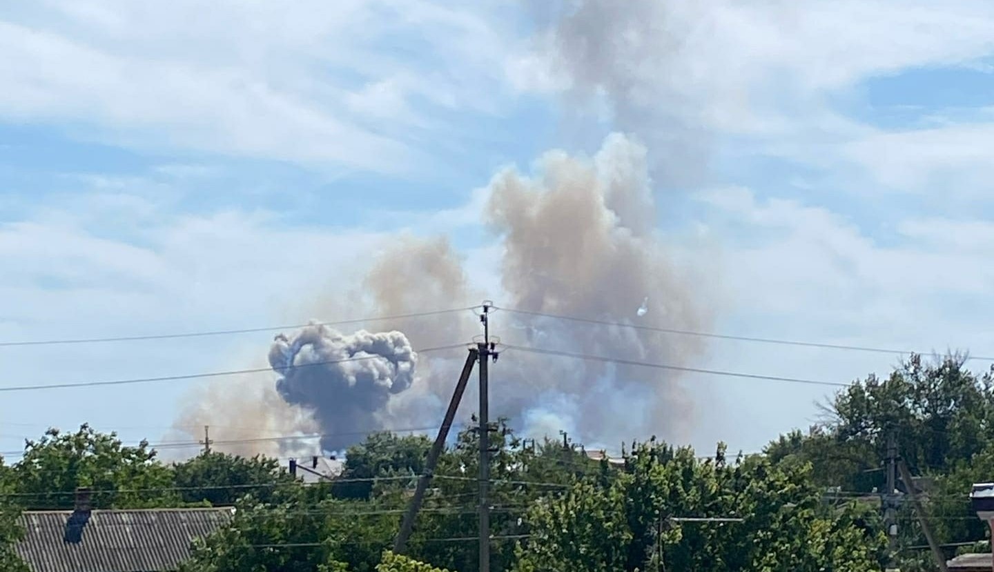 August 9, 2022. - Crimea, Russia. - Smoke rises after an explosions near the village of Novofedorovka. On August 9, several aviation bombs exploded on the territory of the Saki airfield near Novofedorovka around 15:20. 14 people were hurt in an incident, one person died. Photo: vk.com/incident_crimea