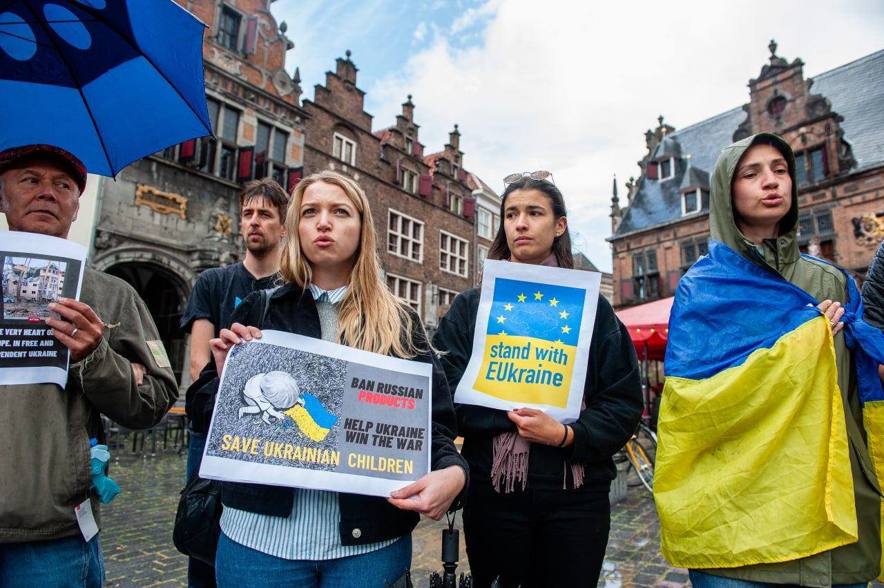 Європа все більше втомлюється забезпечувати українських біженців – Bloomberg