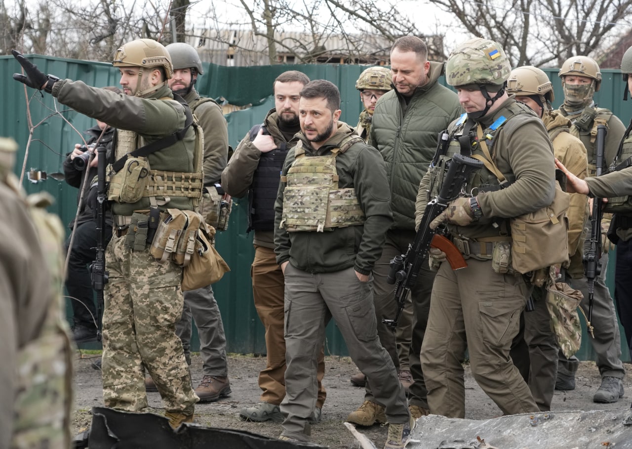 Навіщо лідери України та Росії їздять в прифронтову зону