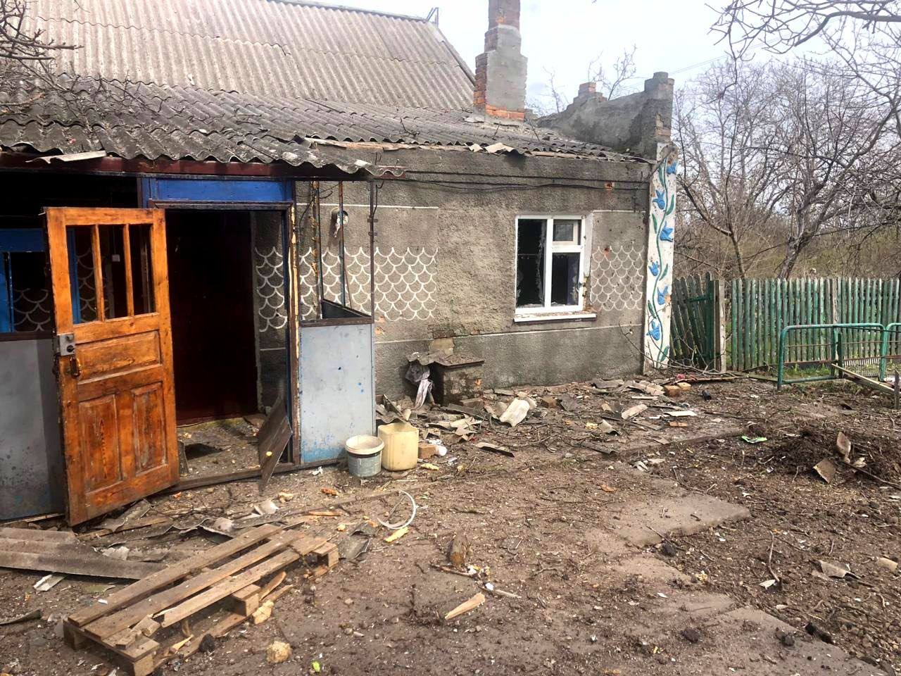 Росіяни обстріляли Нікополь. Пошкоджено житлові будинки, магазин та електромережі