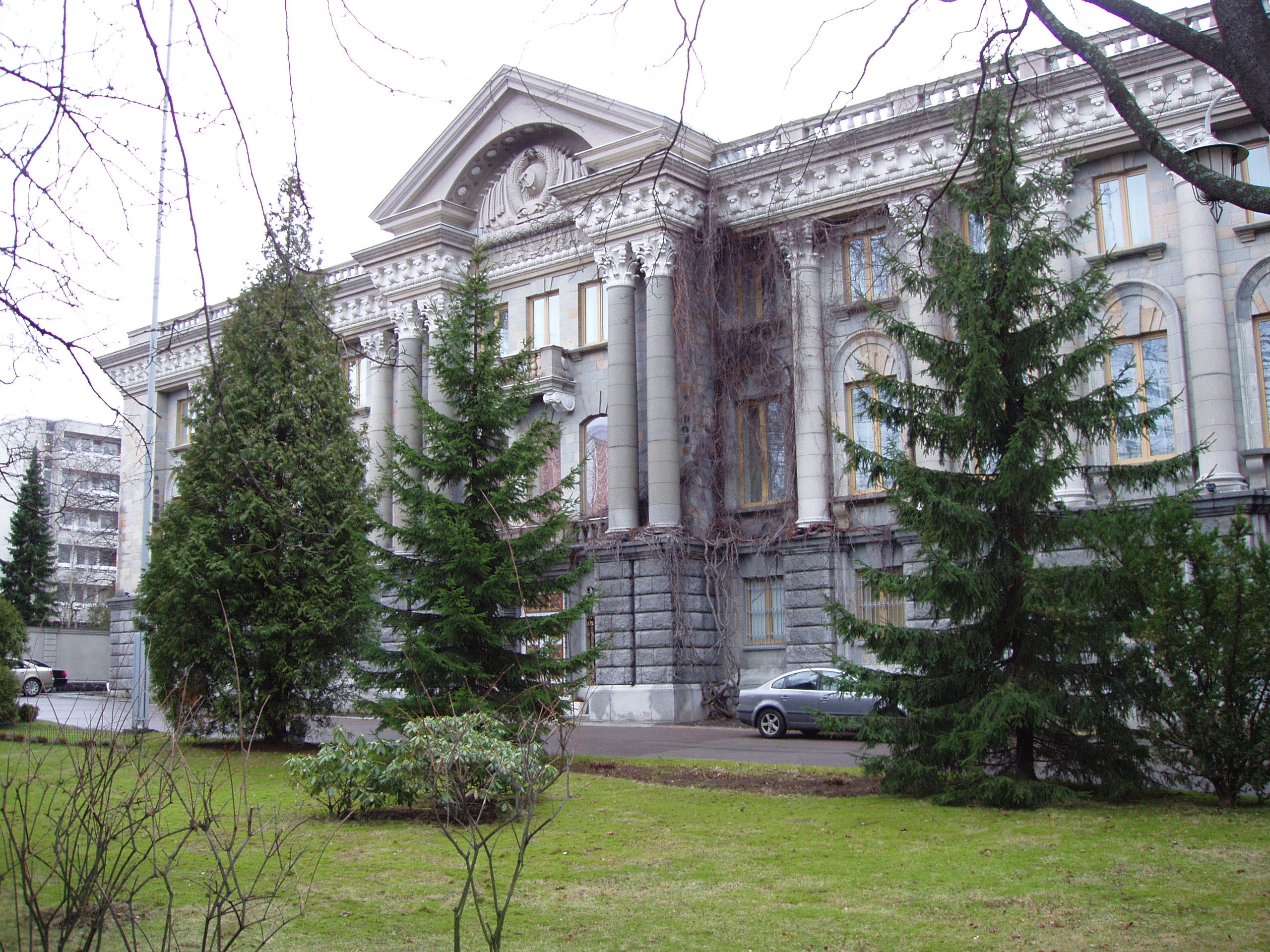 Фінський парламент розгляне проблему російського посольства