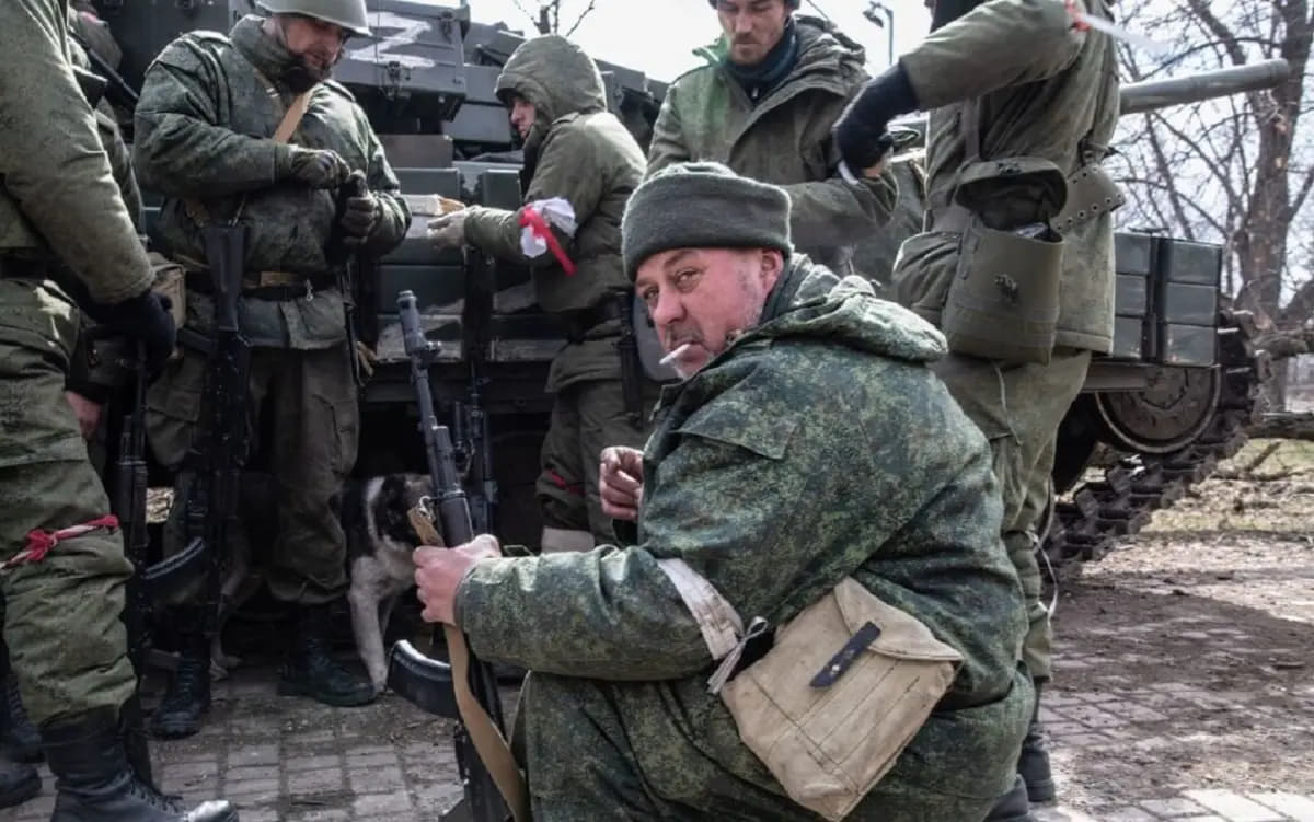 Російські війська вивозять медичне обладнання