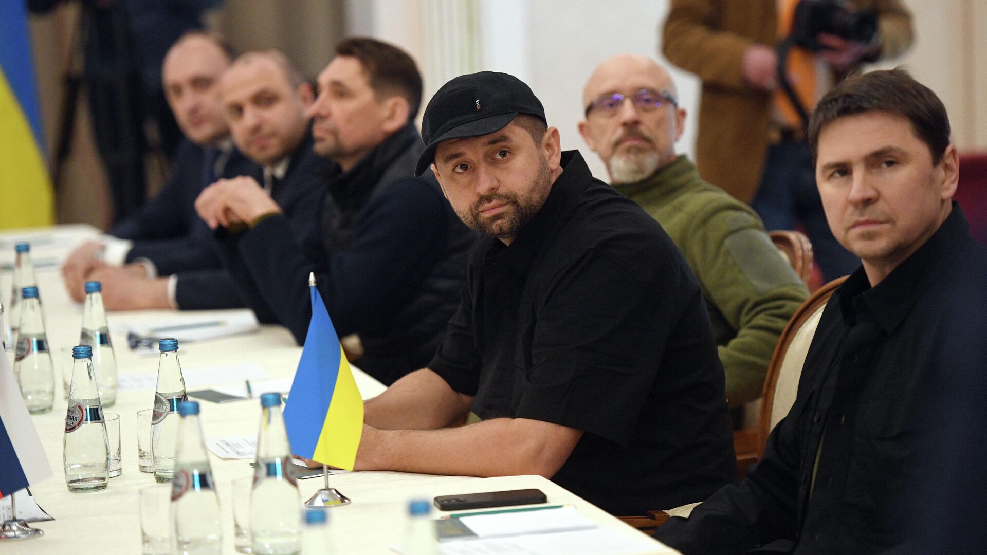 На Заході підштовхують Україну до принизливих переговорів з рашистами