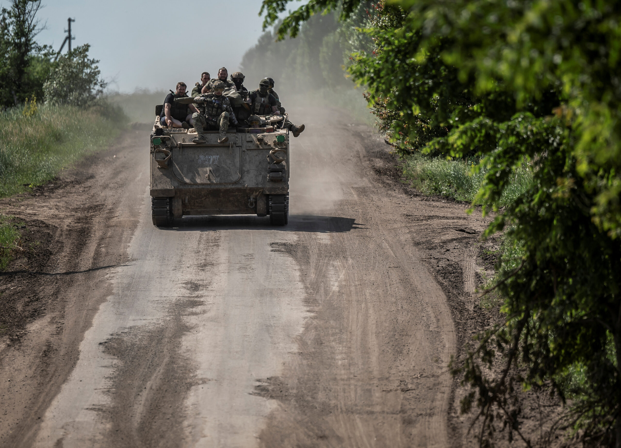 Ukrainian service members ride a M113 armoured personnel carrier, amid Russia's attack on Ukraine, near the front line city of Bakhmut, Donetsk region, Ukraine June 9, 2023. REUTERS/Viacheslav Ratynskyi
