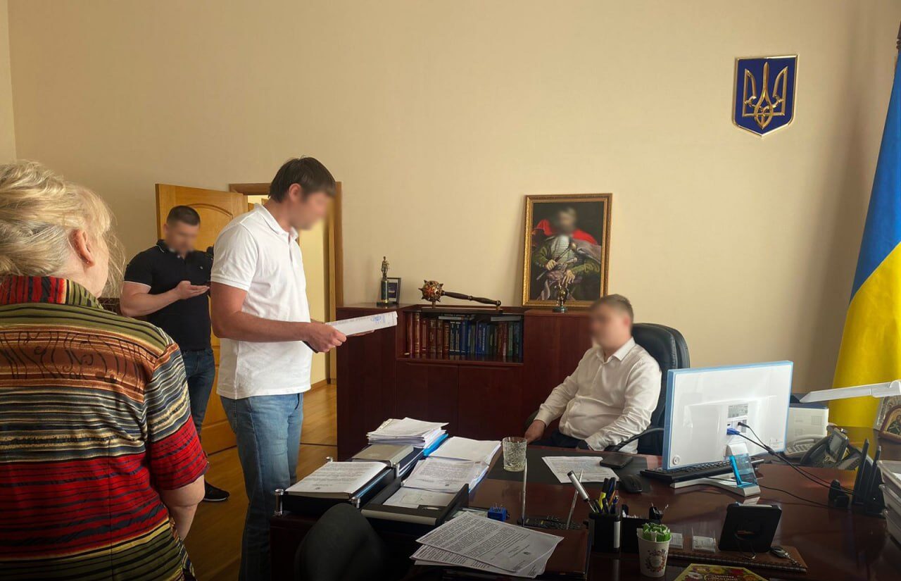Голову Державної судової адміністрації України спіймали на посередництві в дачі хабара
