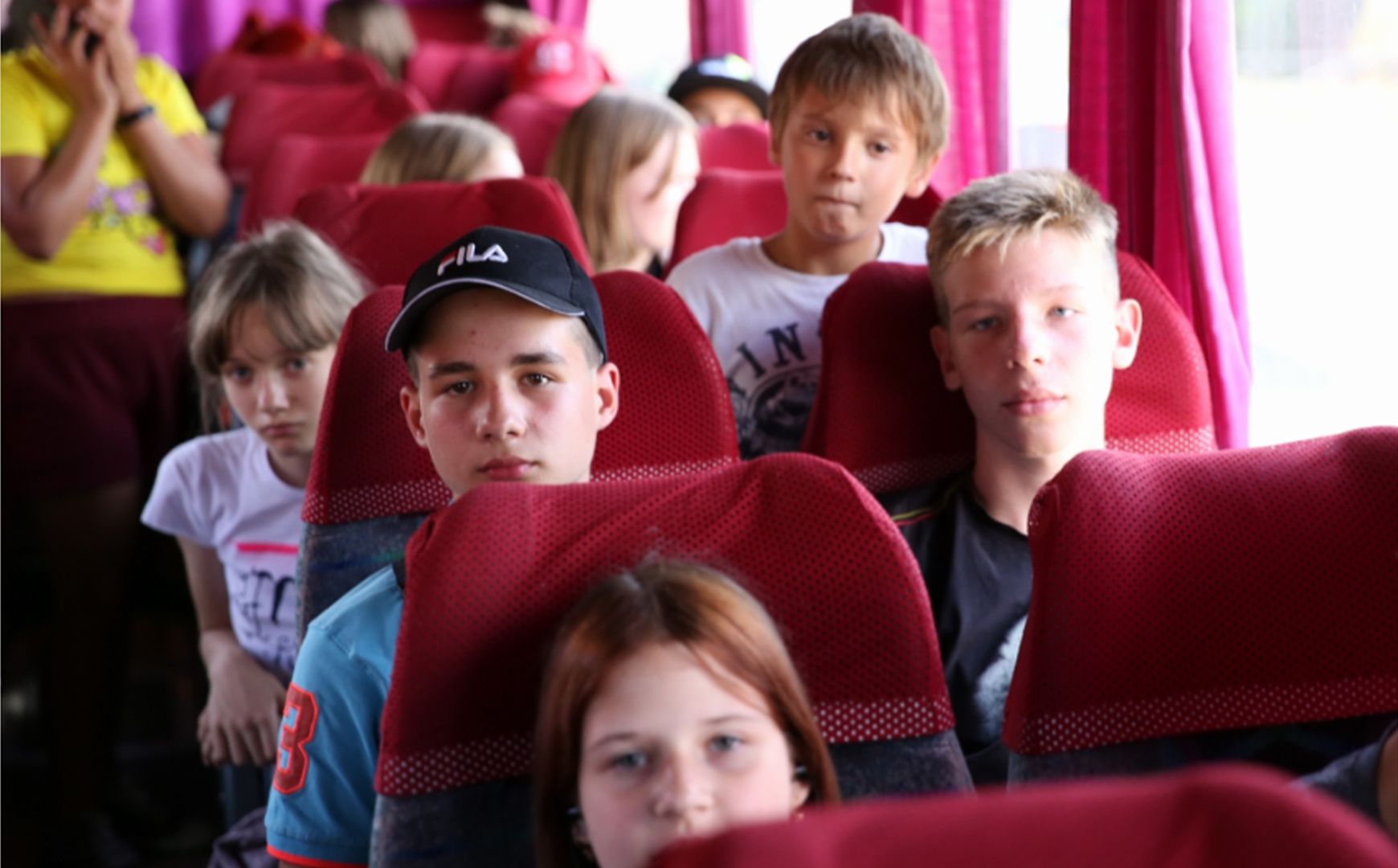 Росіяни вивезли з Луганщини ще 100 дітей