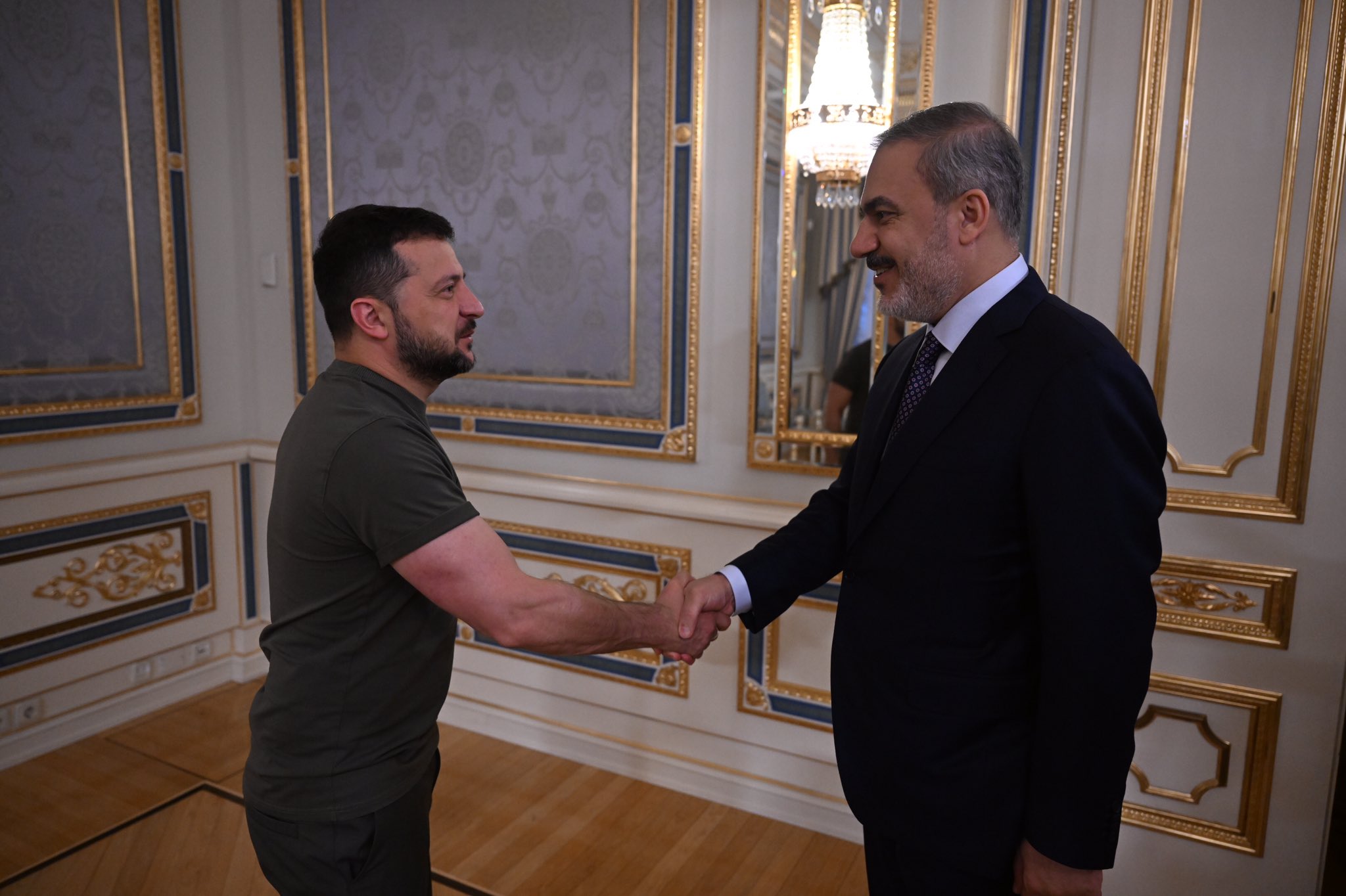 Зеленський зустрівся з міністром закордонних справ Туреччини
