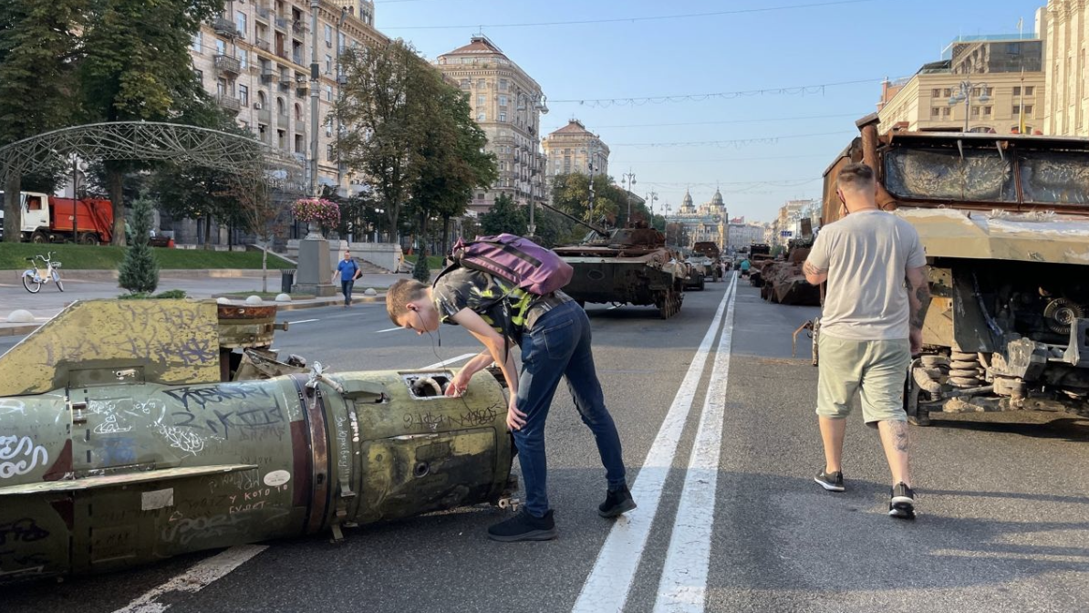На Хрещатику в Києві відкрилася експозиція знищеної російської техніки