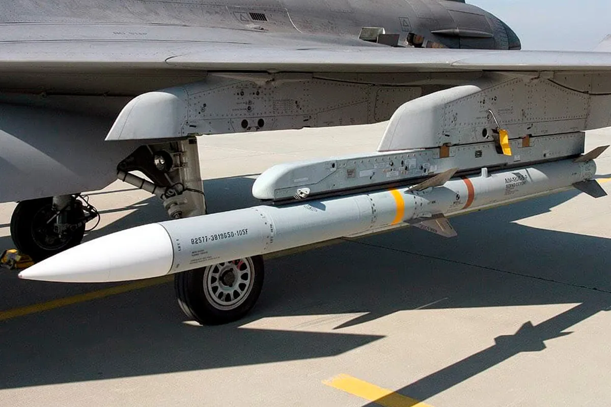 Пентагон замовив ракети AMRAAM для України