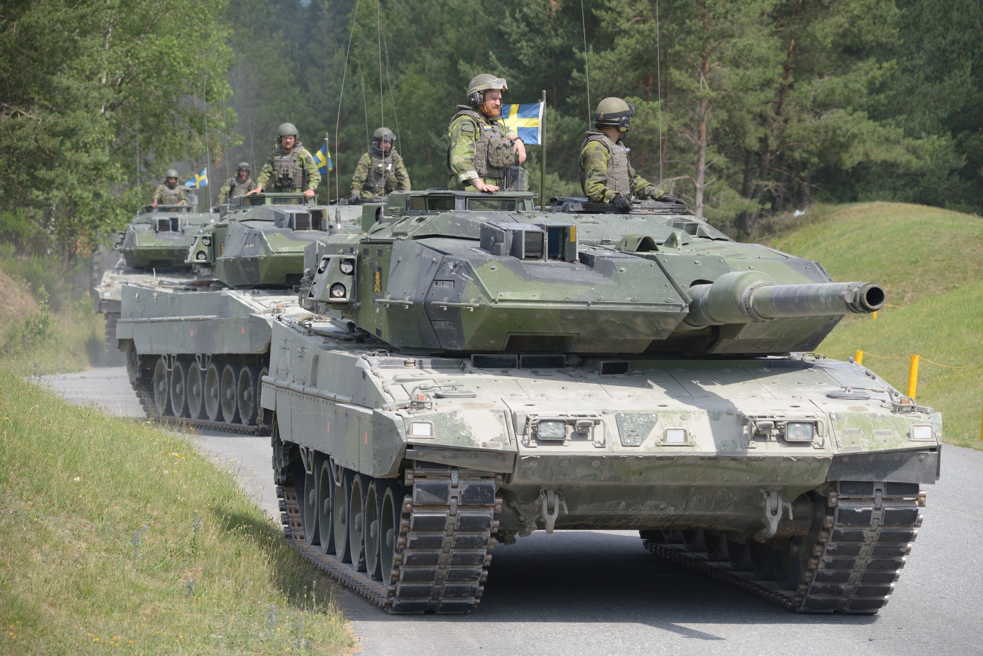 Швеція поставила в Україну 10 танків Strv122 разом із навченими солдатами