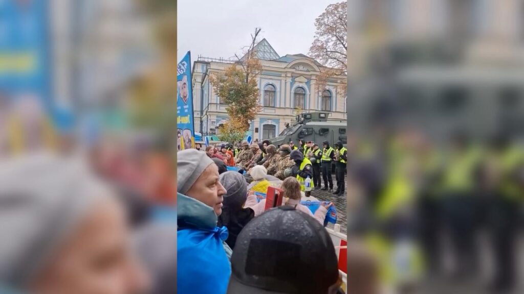 У Києві проходить чергова акція протесту дружин зниклих безвісти військовослужбовців: деталі