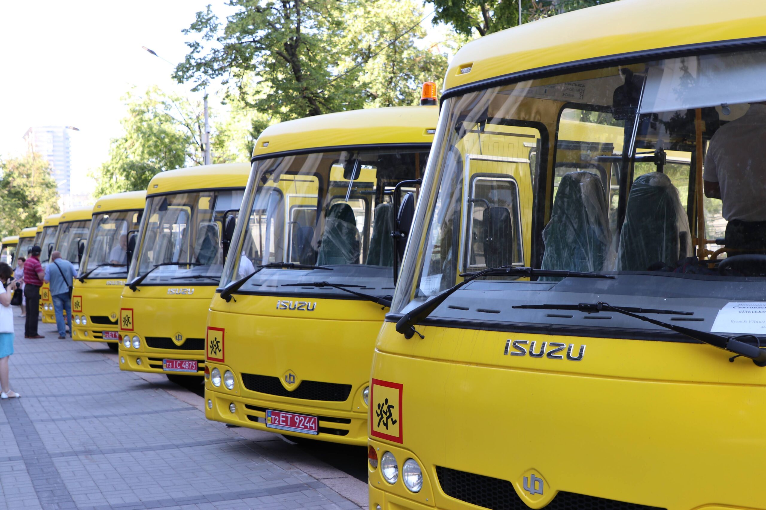 Європейська комісія дарує Україні 120 шкільних автобусів