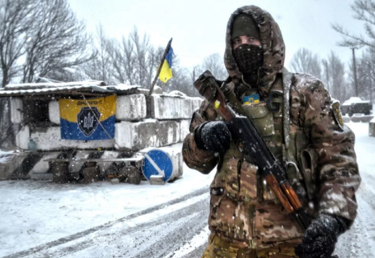 Укр солдат. Контрнаступление ВСУ 2023. ВСУ Украины на Донбассе. Украинские солдаты зимой. Украинские военные в АТО.