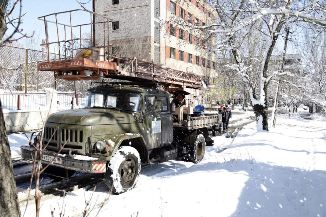 Після обстрілу Макіївки почалася пожежа на підстанції: відключено електрику