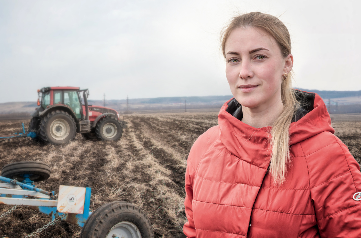 Українські жінки навчаються на трактористів для заміни чоловіків, які пішли на фронт