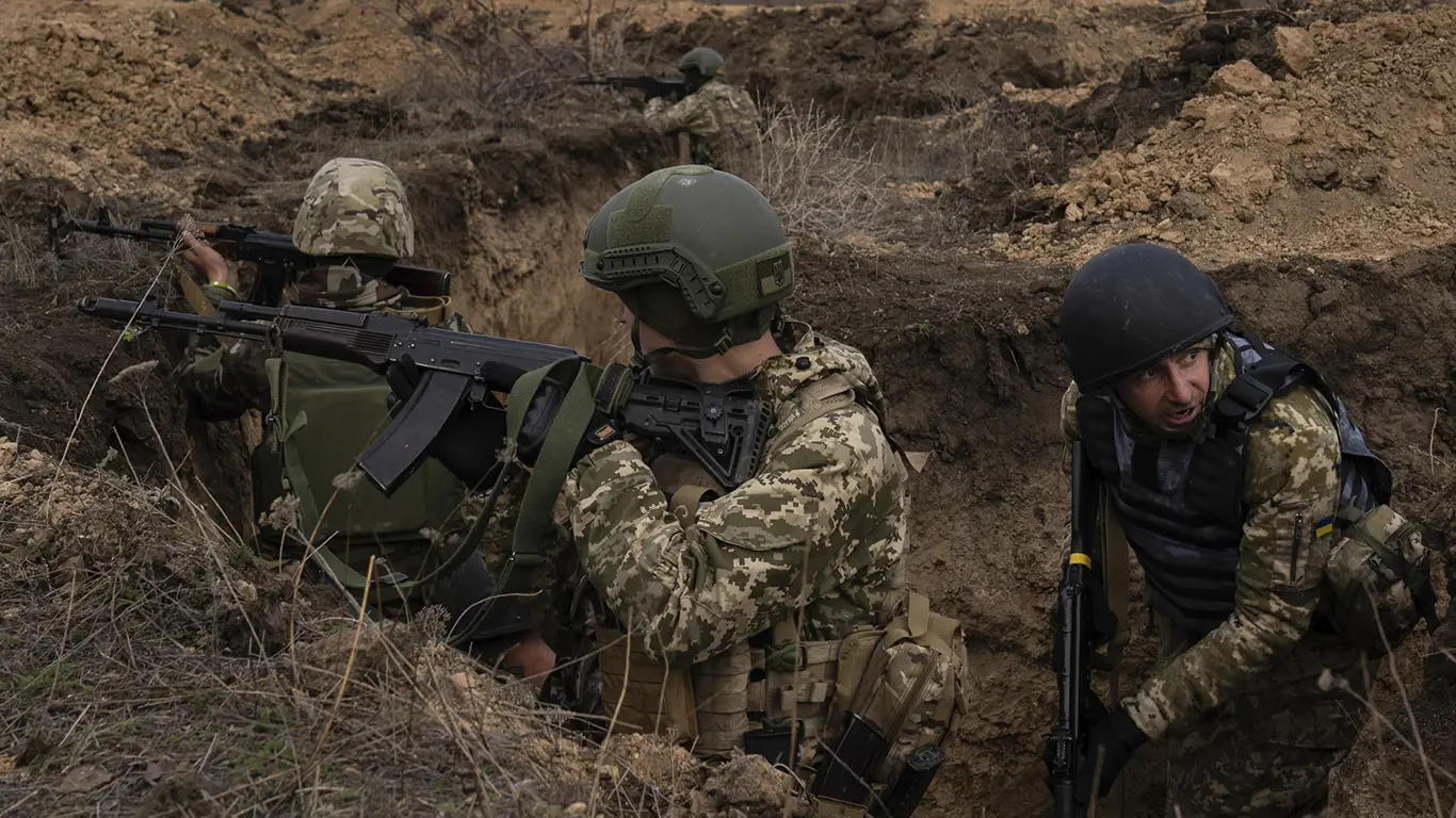 Новий пакет допомоги США не дасть змоги переломити хід війни в Україні – Bloomberg