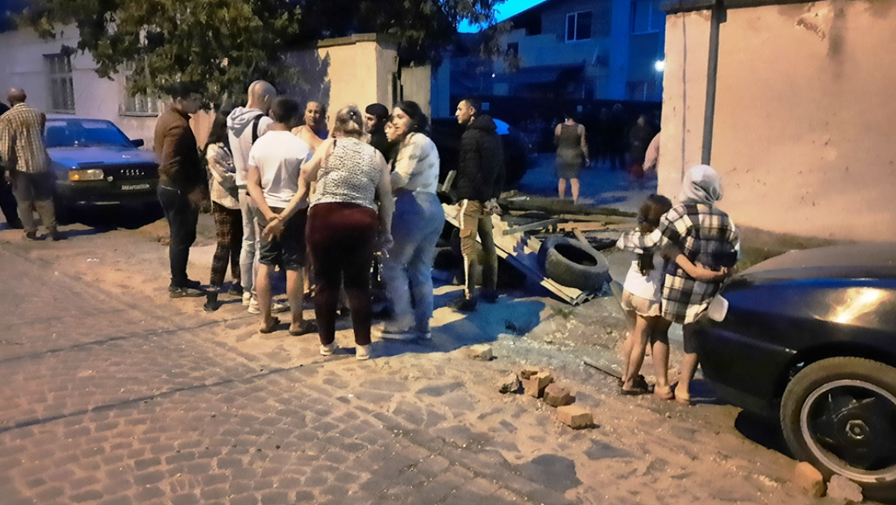 Конфлікт у Виноградові: група ромів заблокувала ТЦК, вимагаючи звільнення односельця