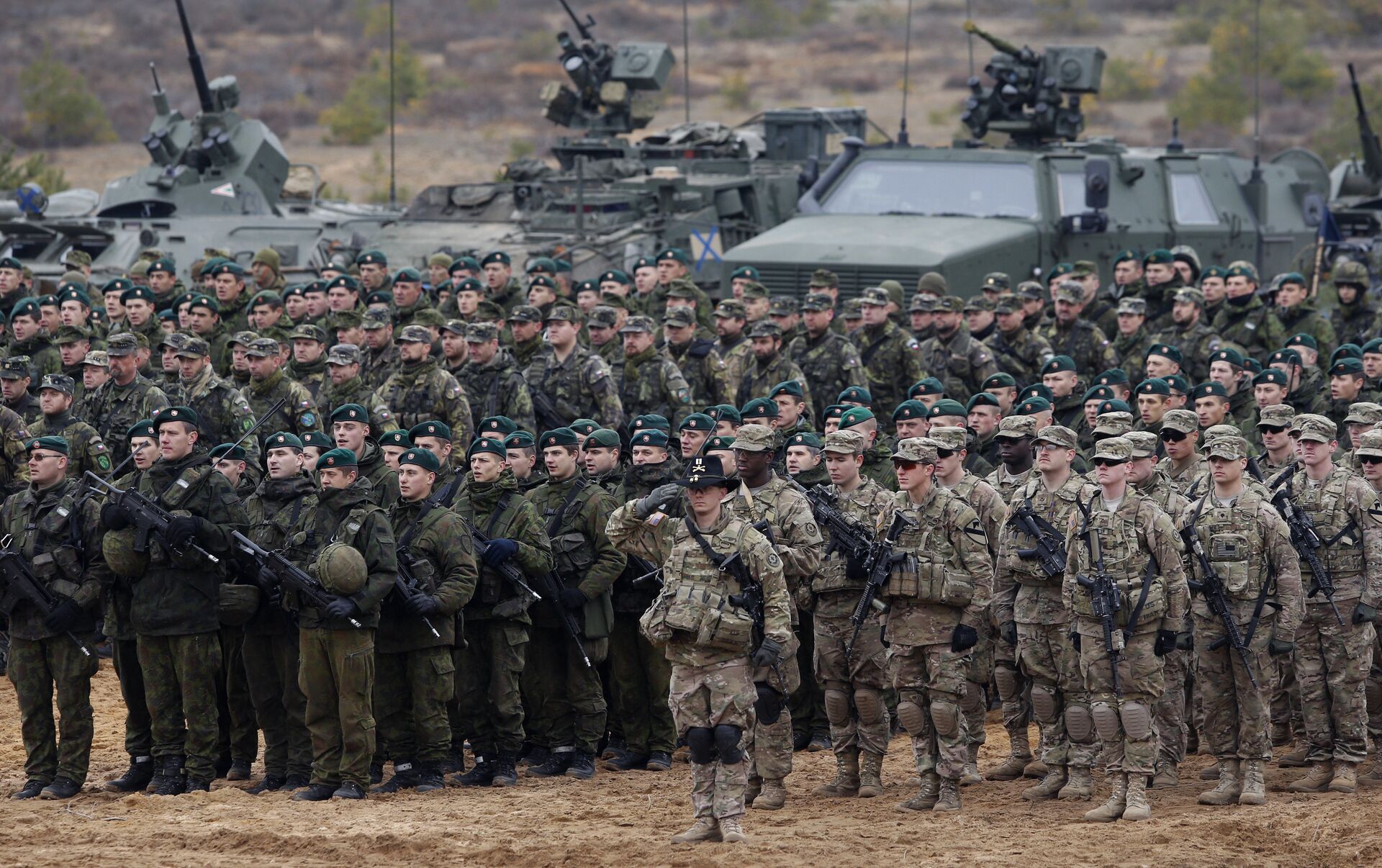Влада Франції вирішила відправити військових інструкторів в Україну