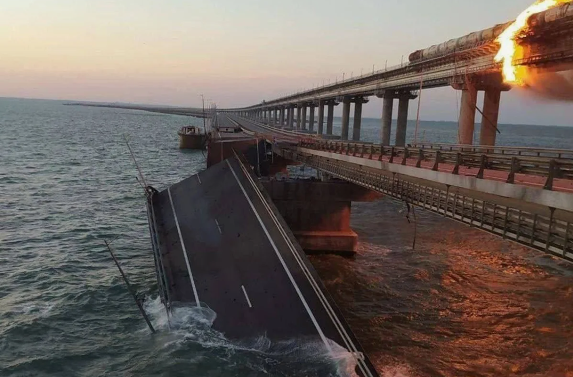 Росія вирішила утриматися від використання Кримського мосту для постачання зброї