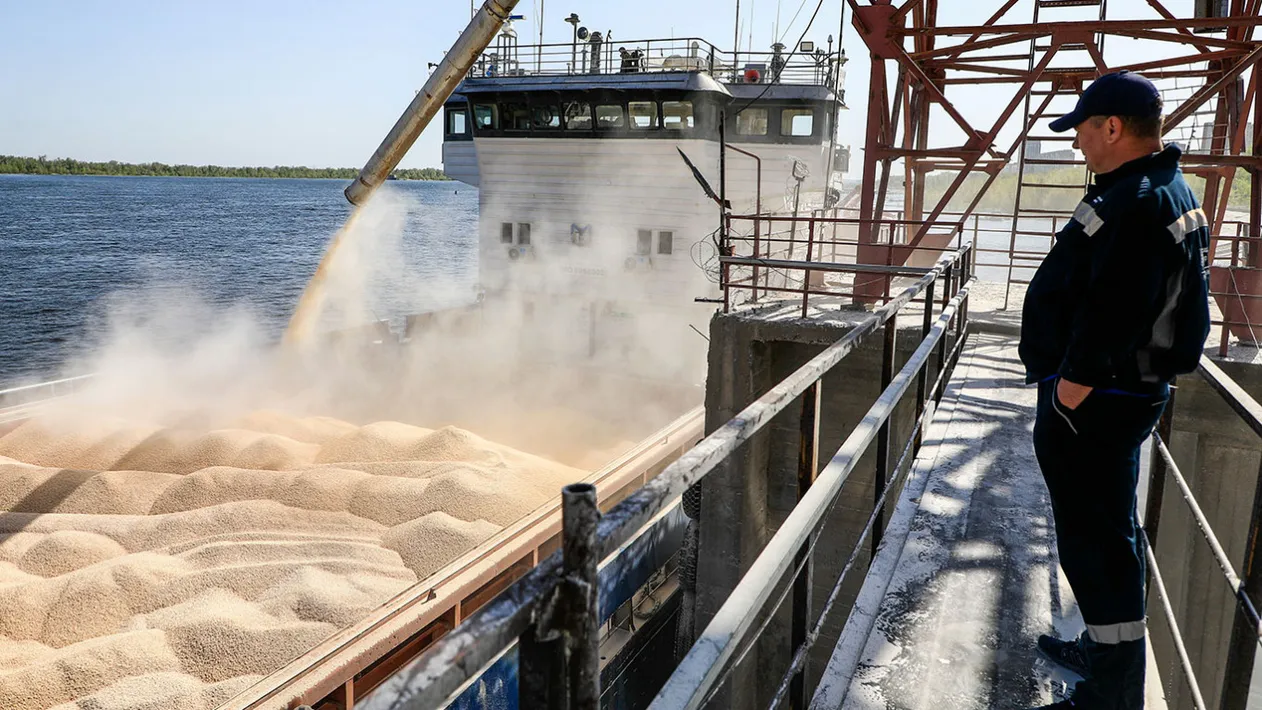 Морський експорт зерна з України повертається до довоєнного рівня – NYT