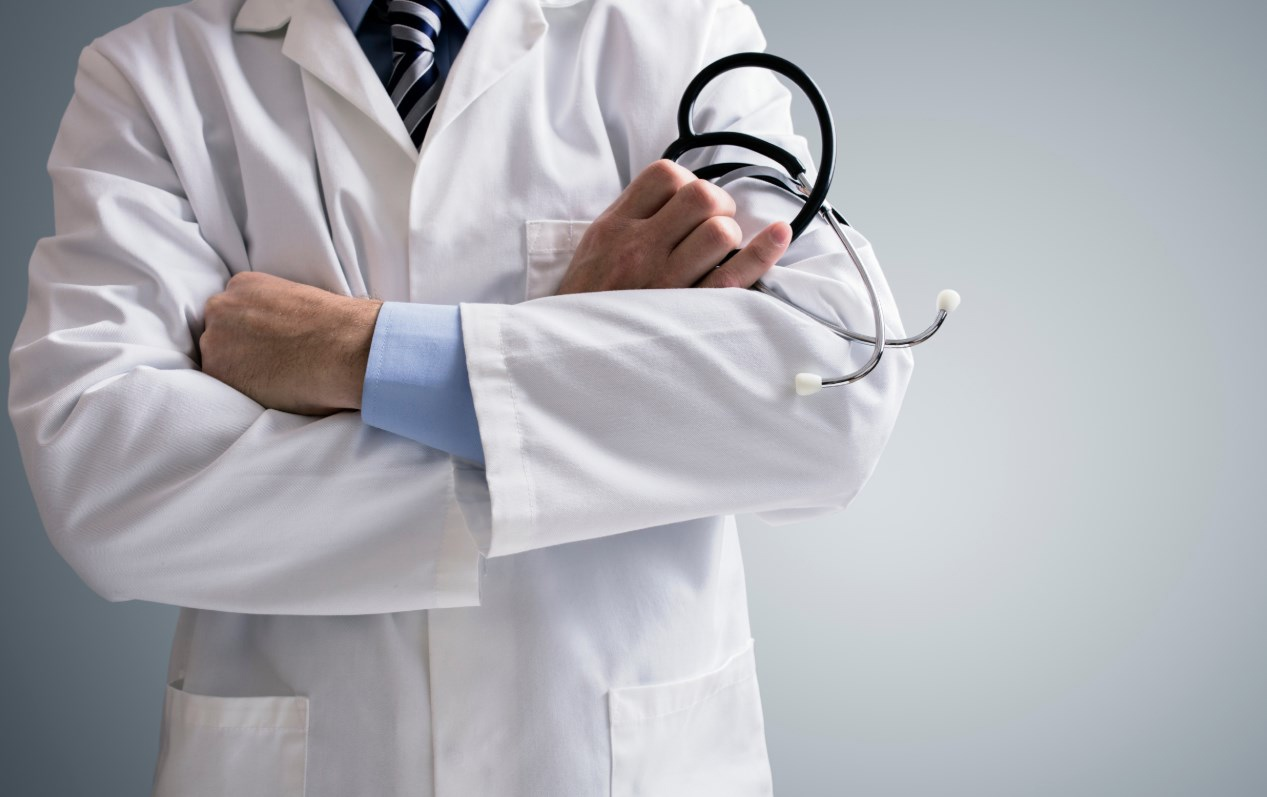Запорізьким лікарям видають повістки через скарги щодо закриття місцевого онкоцентру