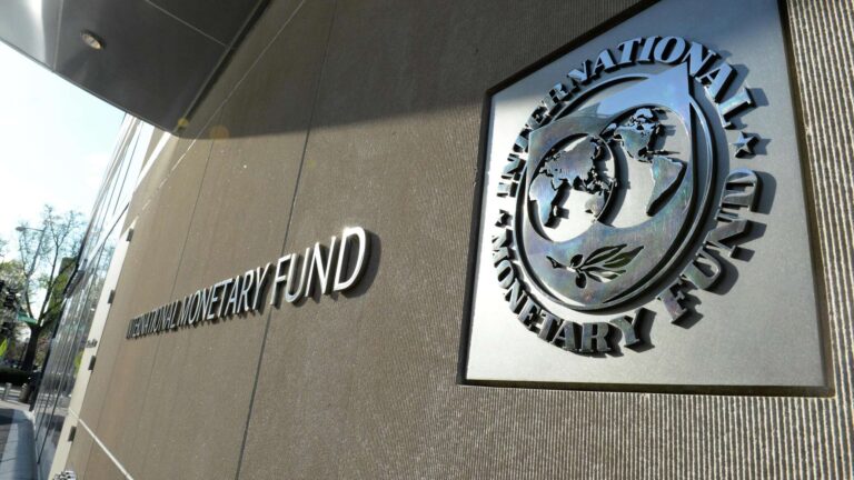 Україна отримає від МВФ 2,2 млрд доларів на підтримку бюджету країни