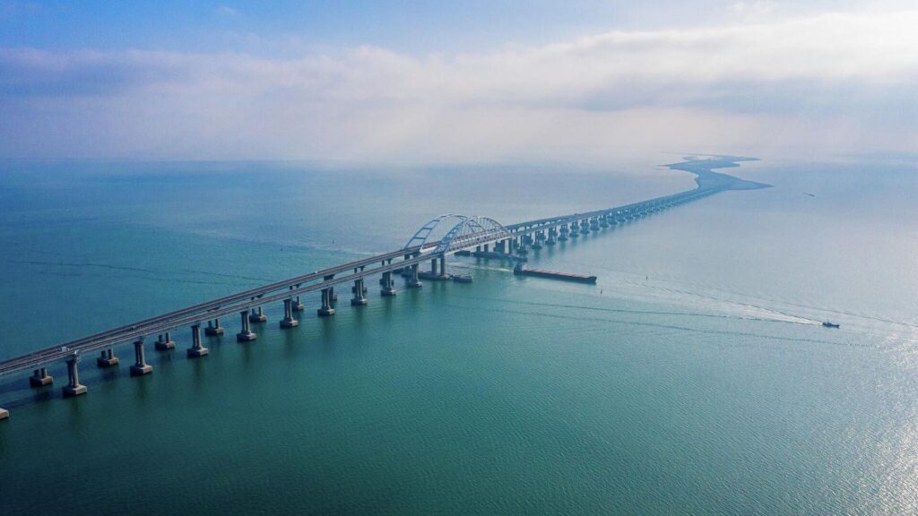 ВМС України заявило про втрату стратегічного значення Кримським мостом