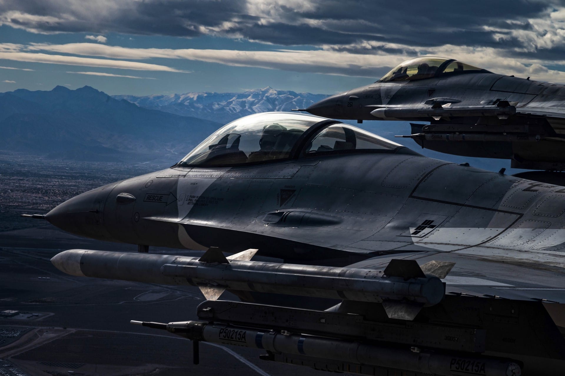 Нідерланди дозволять Україні використовувати винищувачі F-16 для ударів по РФ