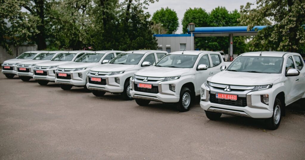 Компанія Ferrexpo закупила десять нових автомобілів на 14 млн грн для ЗСУ