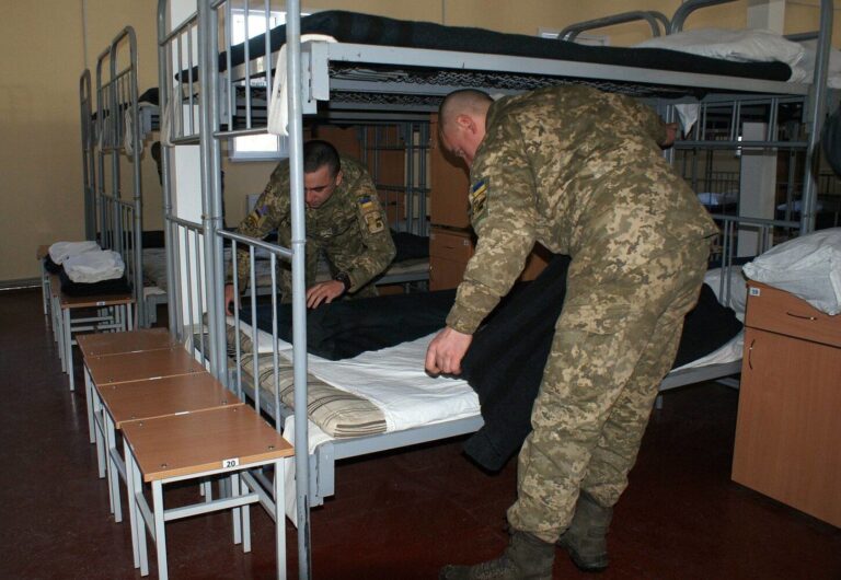 Чоловік в Одеському ТЦК розповів про події в казармі для мобілізованих