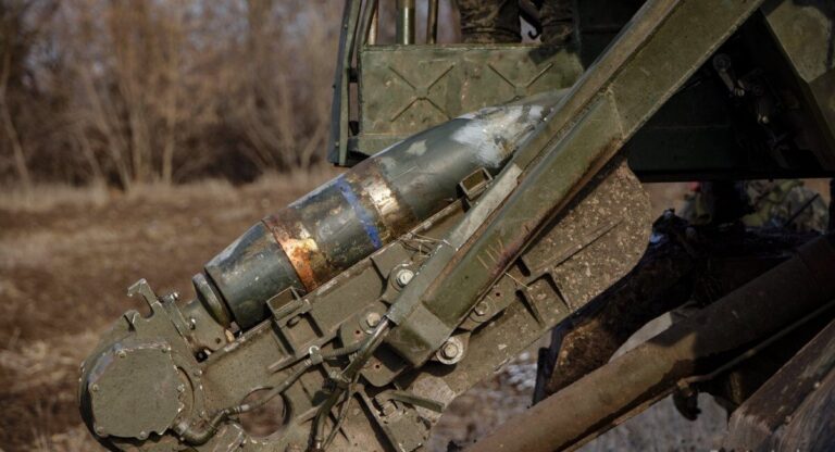 Українські солдати використовують снаряди США для САУ “Піон”: є нюанс