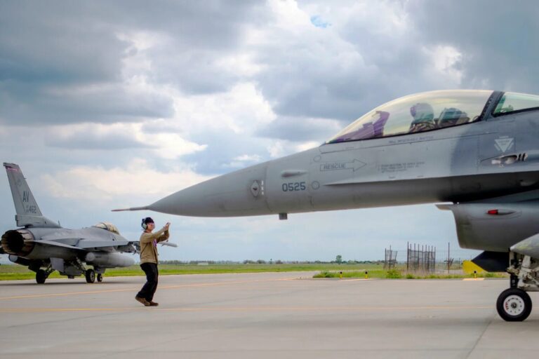 F-16 сильно ускладнять життя російським загарбникам на полі бою – військовий офіцер