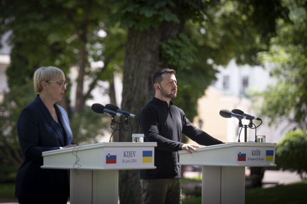 Президент Словенії прибула в Україну: відвідала Бучу і зустрілася із Зеленським